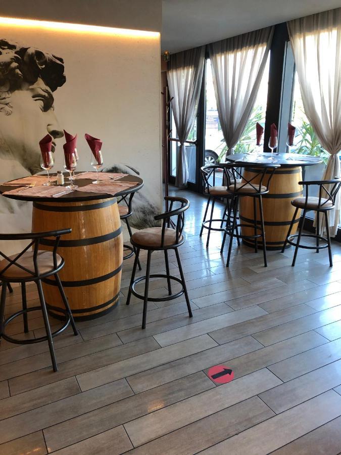 Hotel Ibis Budget Nice Palais Nikaia Екстериор снимка